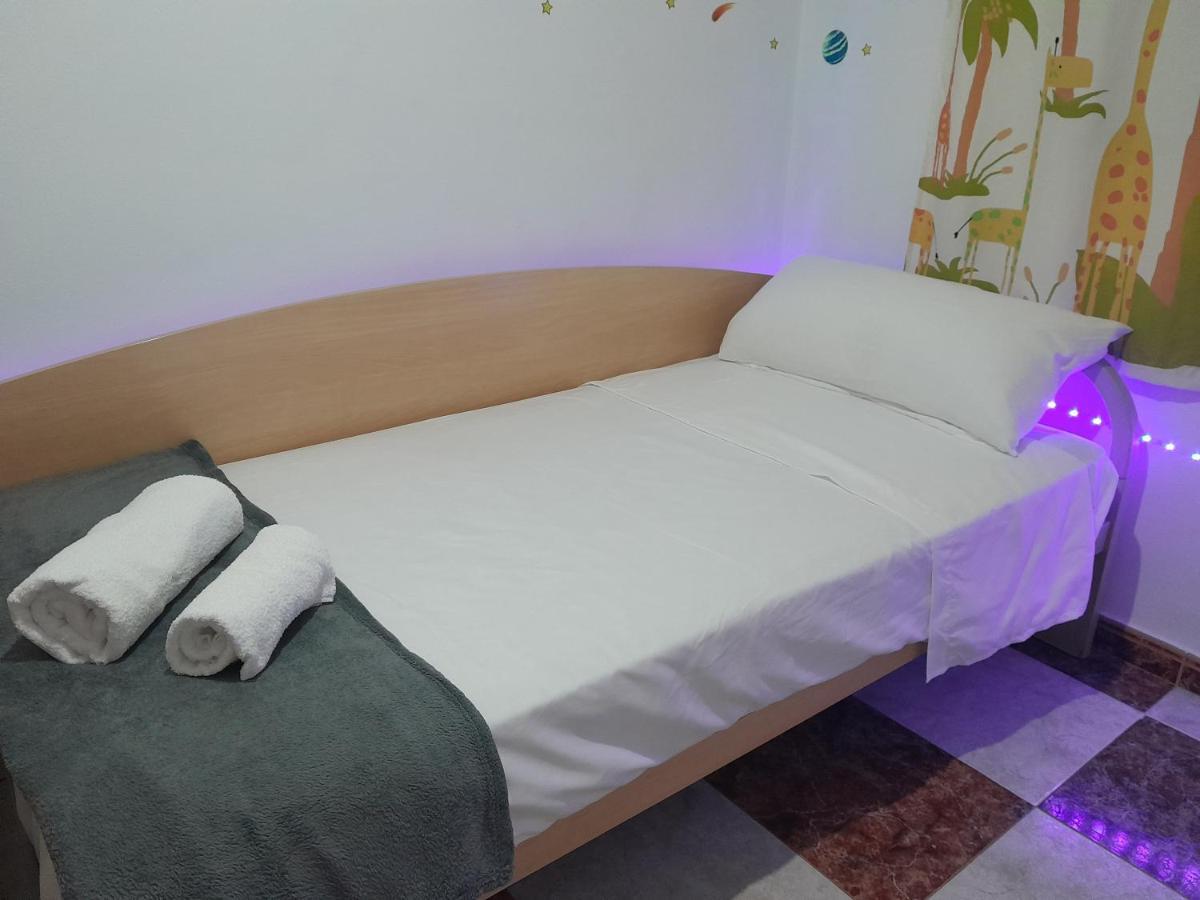 Disfruta De Un Barrio Tranquilo Apartman Alcalá de Guadaira Kültér fotó
