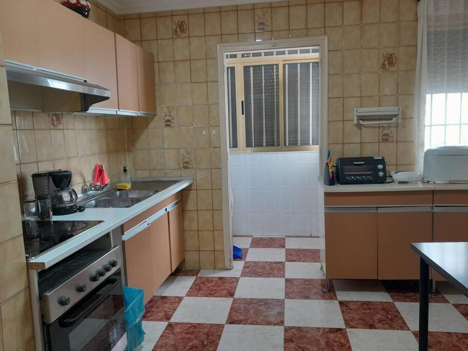 Disfruta De Un Barrio Tranquilo Apartman Alcalá de Guadaira Kültér fotó