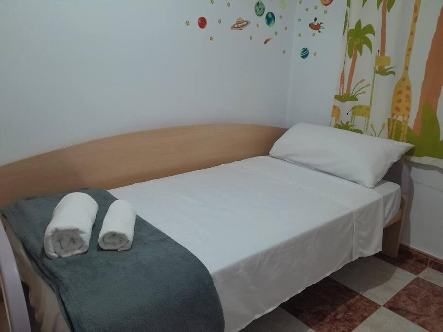 Disfruta De Un Barrio Tranquilo Apartman Alcalá de Guadaira Kültér fotó